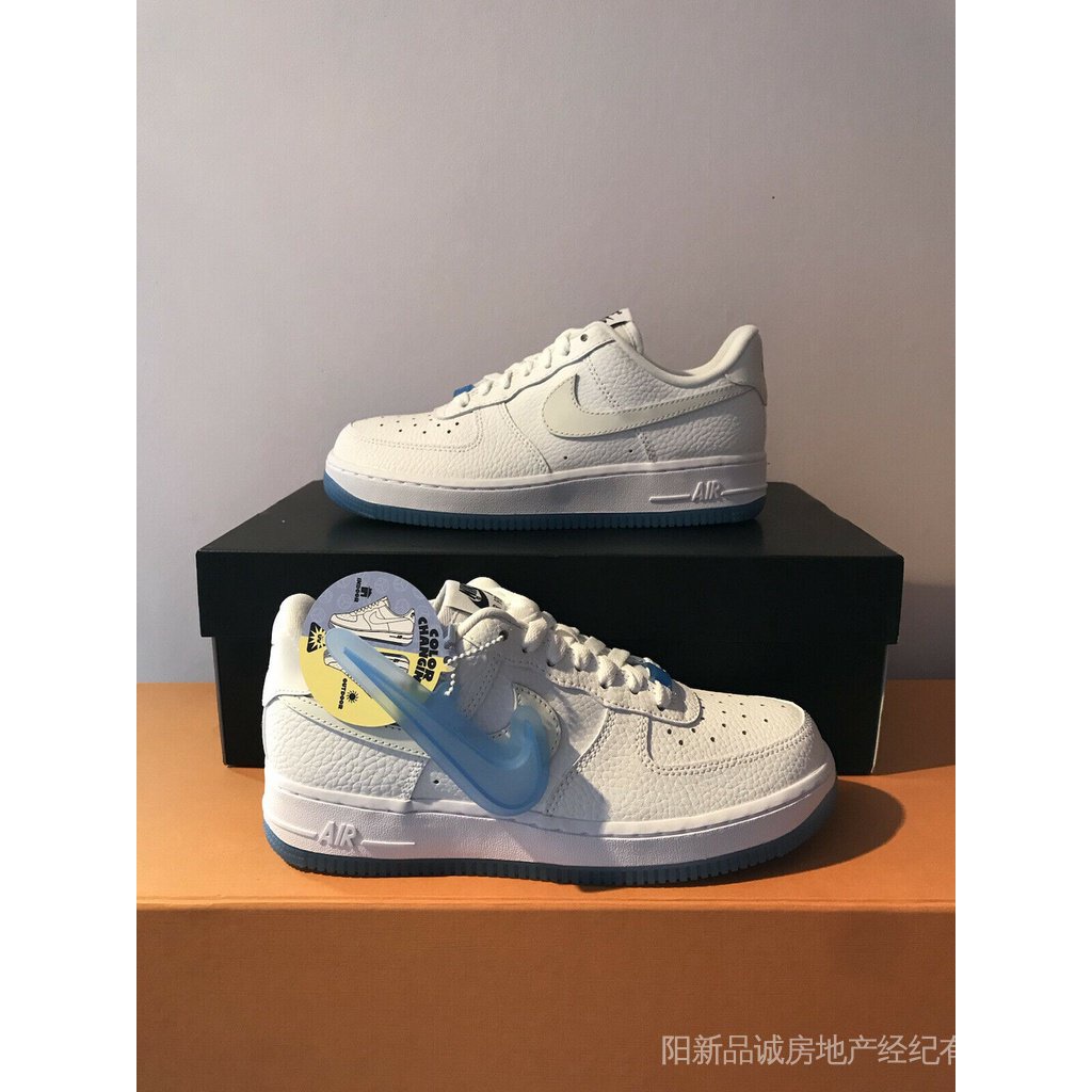 ✕ஐ2021New Nike Air Force 1 Low  07 LX UV Reactive Swoosh รองเท้าผ้าใบเปลี่ยนสี DA8301-101 rA6Z