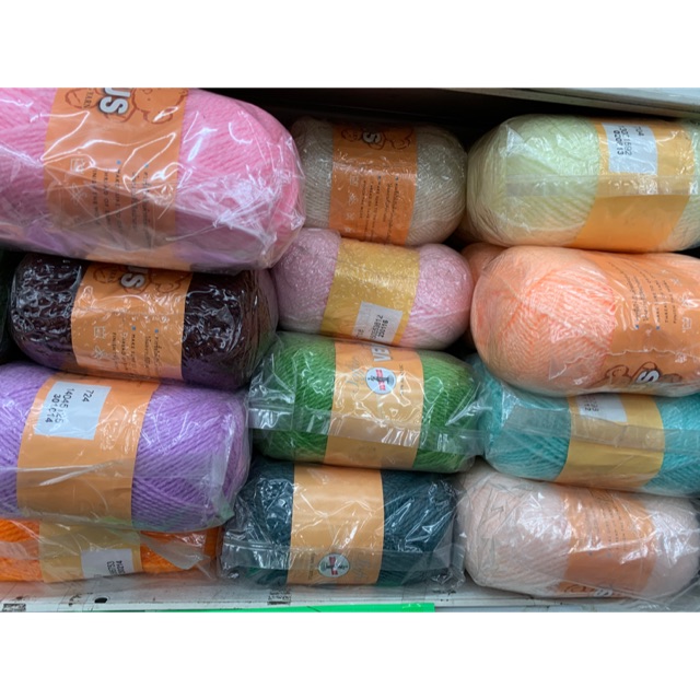 ไหมพรมวีนัส เส้นฟู สีสวย ถักง่าย(ขายยกแพ็ค แพ็คนึง มี 4 กลุ่ม) มีให้เลือกสี ตามแคตาล็อคหน้าที่ 4(ลดราคาพิเศษสุดคุ้ม!)