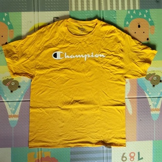 (Used) เสื้อยืดchampionสีเหลืองสดมาก มองเห็นจากระยะไกล ซื้อมาแล้วใหญ่เกินเบอร์ไปมาก