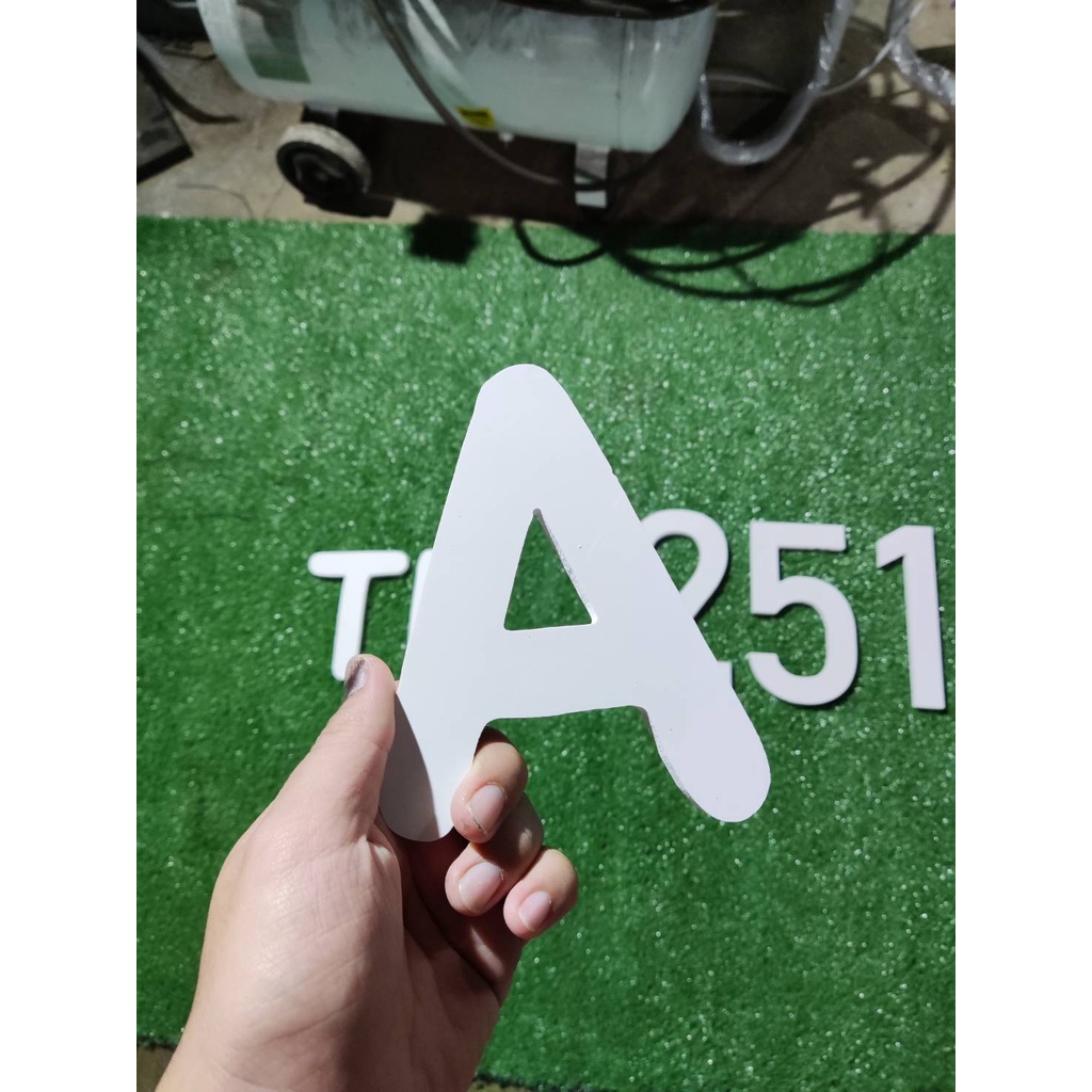 ขนาด 7-20 cm หนา 10 mm ตัวอักษร ตัวเลข พลาสวูด (มีขนาดตั้งแต่ 7-55 cm ขนาดอื่นๆ อยู่ในร้านค้า)
