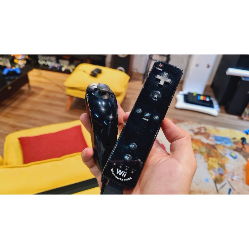 คอนโทรลเลอร์เกม Nintendo Wii Motion Plus + nunchuck