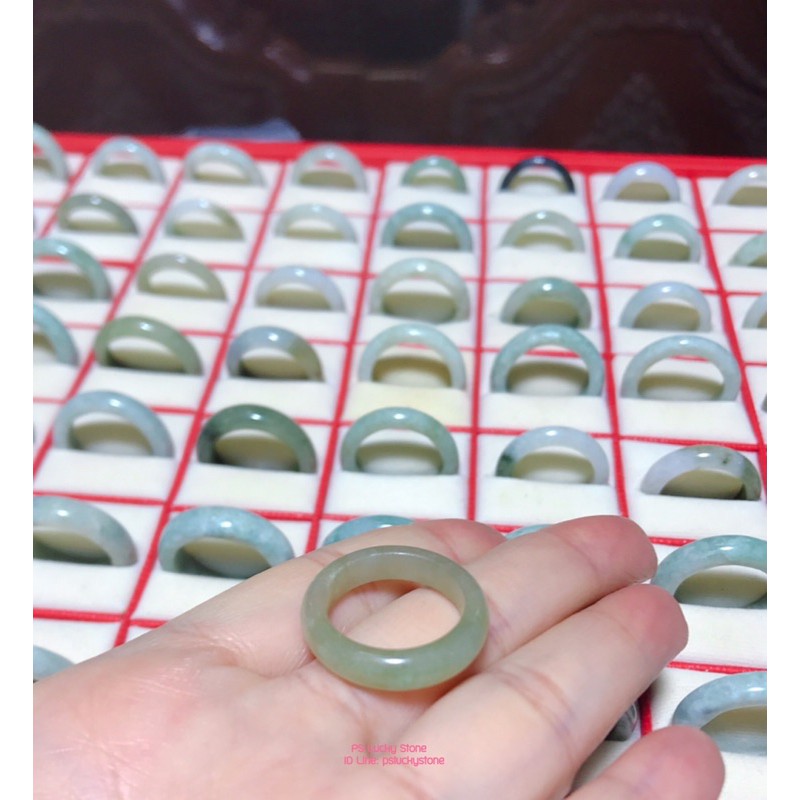 แหวนหยกพม่าแท้สีธรรมชาติ