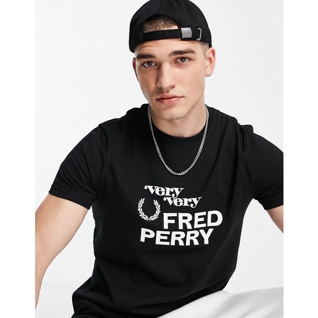 เสื้อยืดครอปเสื้อยืดพิมพ์ลายแฟชั่นFred Perry Large Text Logo T-Shirt in BlackS-5XL
