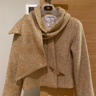 Chanel Jacket สีเบจ/ทอง พร้อมผ้าพันคอ