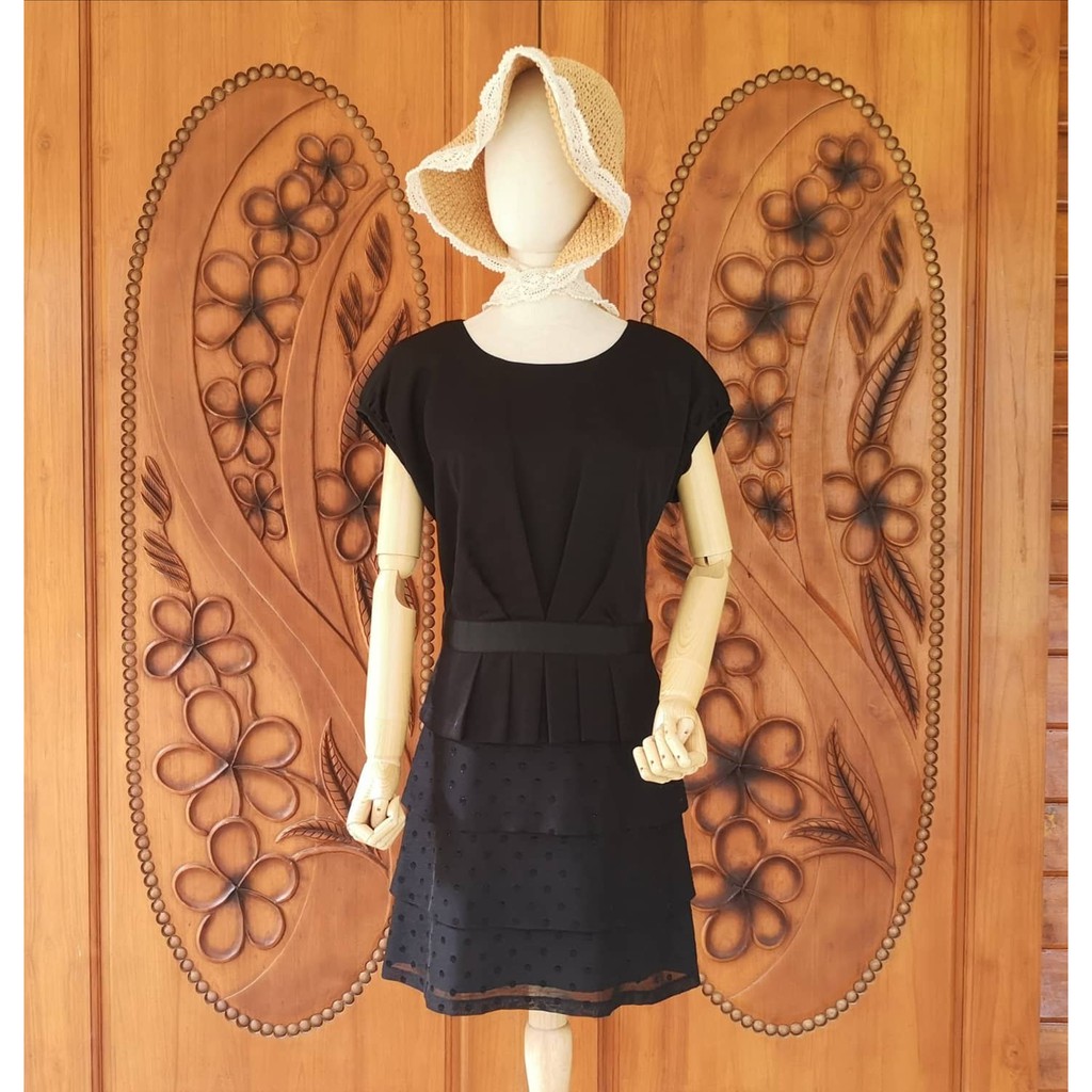 เดรสแบรนด์​ #anysis   โทนดำ​ ทรงสวย​ กระโปรง​ระบายชั้นๆลายจุด​ มีซับใน​