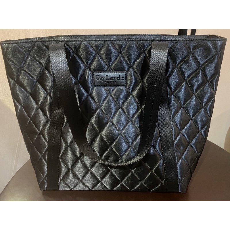 กระเป๋าสะพาย Guy Laroche