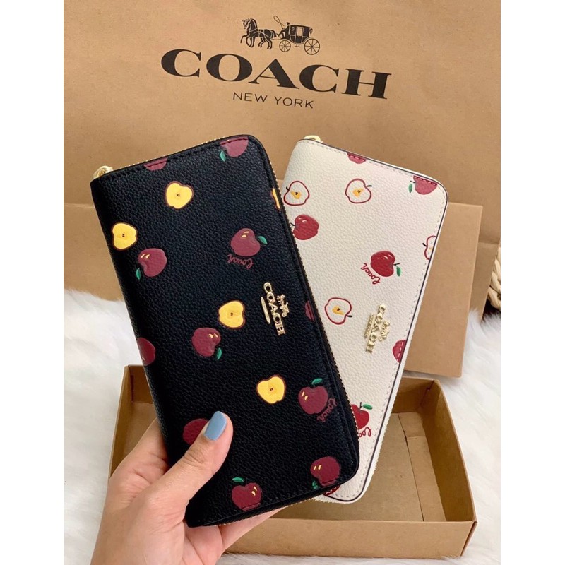 New!! 🍎Rare items🍎 COACH LADIES FULL LEATHER APPLE PRINT LONG WALLET