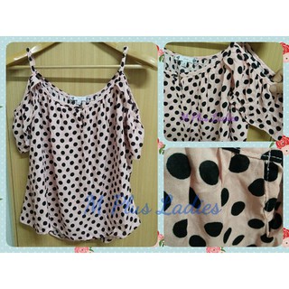 IRIS polka Dot Open-Shoulder Top เสื้อสายเดี่ยวเปิดไหล่ ลายจุด