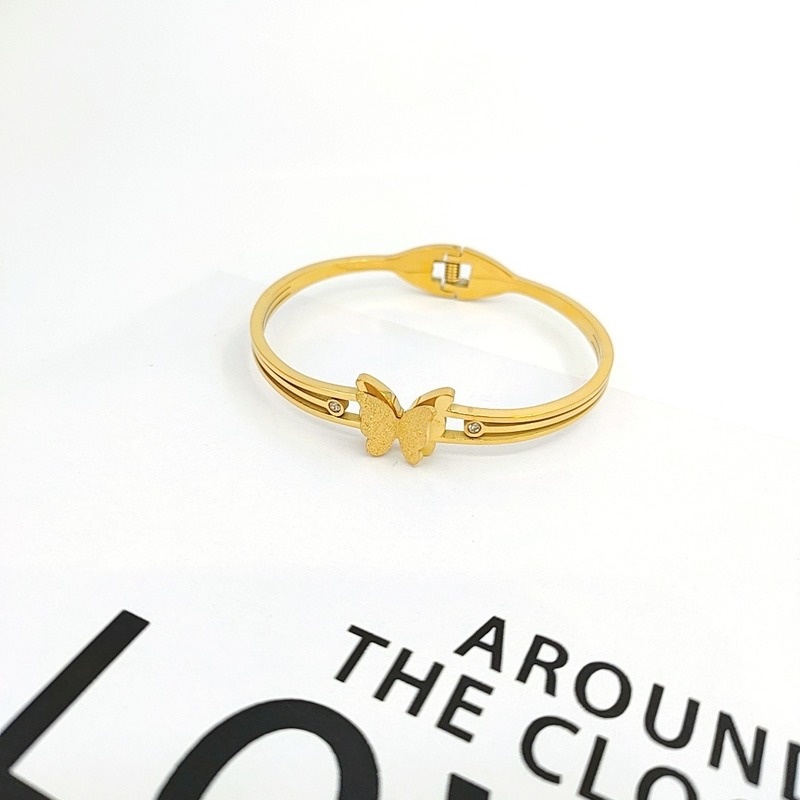เครื่องประดับ สร้อยข้อมือเหล็กไทเทเนียม จี้รูปผีเสื้อ สีทอง แบบเรียบ ไม่จางหาย แฟชั่นสําหรับผู้หญิง