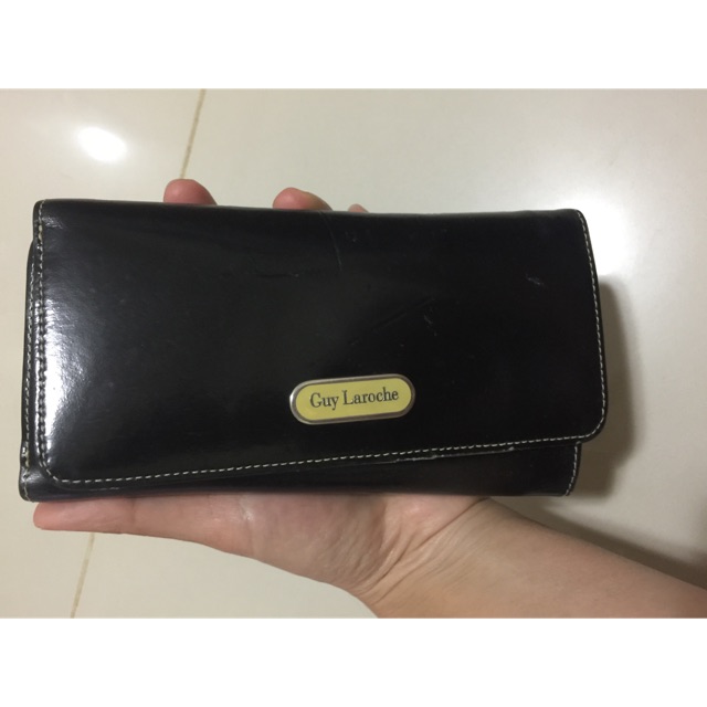 Guy Laroche กระเป๋าเงินผู้หญิง มีตำหนินิดหน่อย ขอคนรับได้ค่ะ 😉