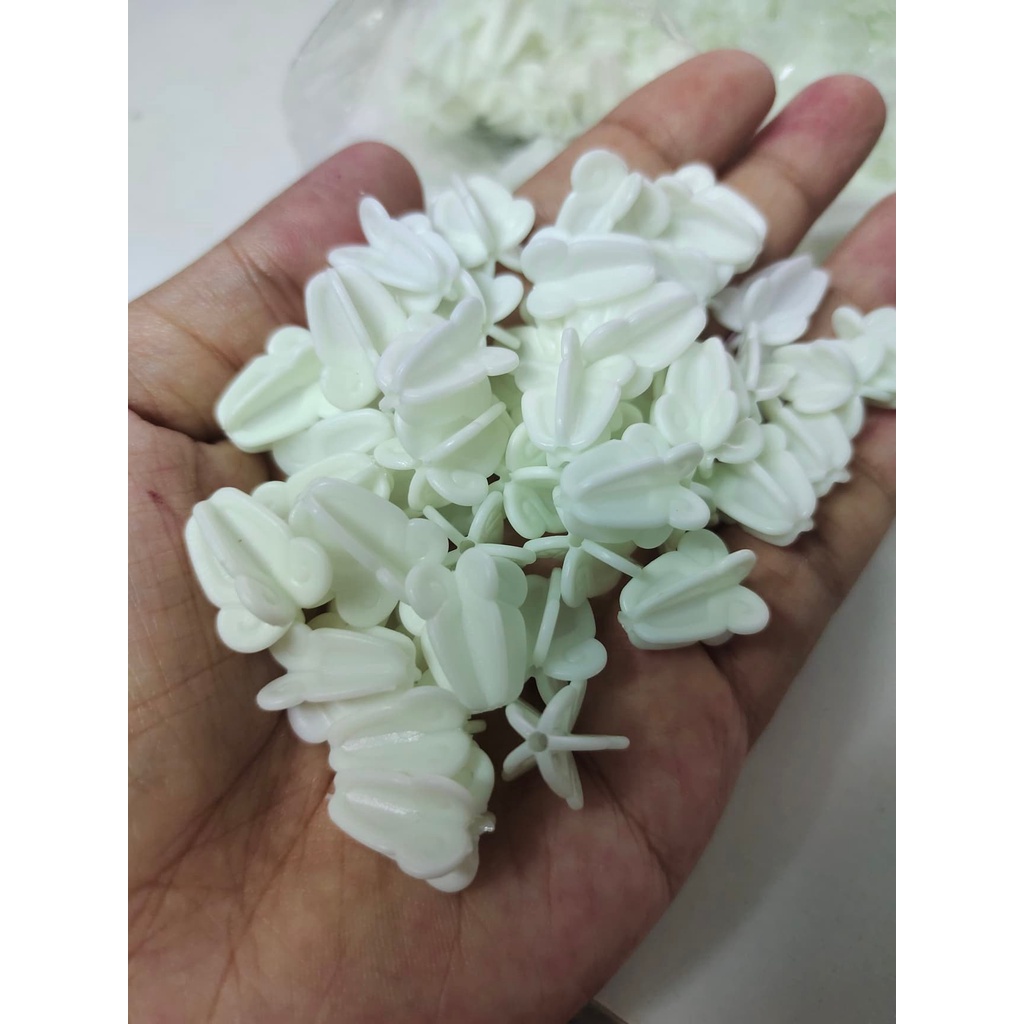 ดอกรักปลอมตรากระเช้า ขั้วอุบะพลาสติก ถุงละ 100 ชิ้น