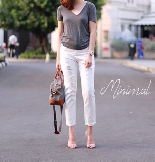 Ripped boyfriend jeans in white