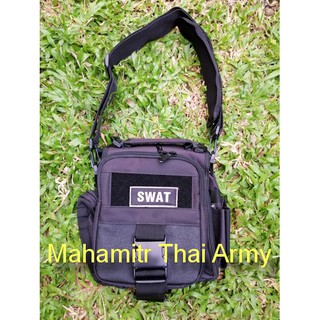 กระเป๋า SWAT แบบสะพายข้างทรงตั้ง - มีตัวล๊อคก้ามปูข้างหน้า สีดำ