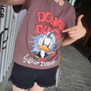 เสื้อยืดสีน้ำตาลลายDonald