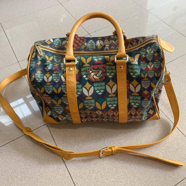 กระเป๋า KLOSET & ETCETERA ลายกราฟฟิก (มือสอง)