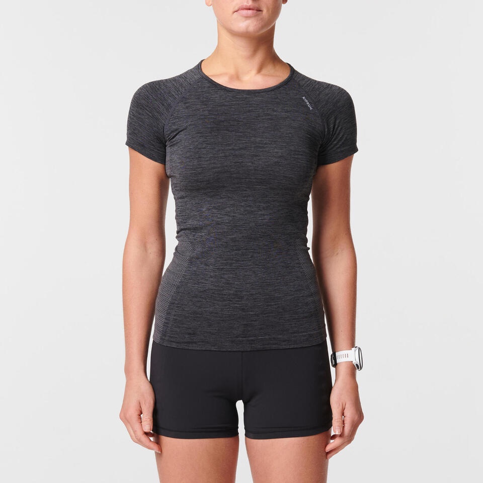 เสื้อยืดใส่วิ่งที่ระบายอากาศได้ดีสำหรับผู้หญิง KIPRUN SKINCARE KIPRUN BREATHABLE WOMEN'S RUNNING T-S