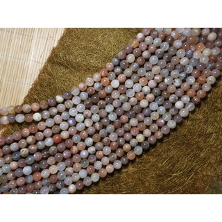 มัลติมูนสโตน หรือมูนสโตนสามสี (Multi-color moonstone)