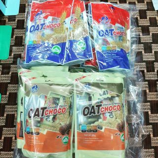 ข้าวโอ๊ดอัดแท่ง OAT CHOCO 80g×10แพ็ค