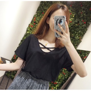 (พร้อมส่ง) เสื้อยืดแขนสั้น แต่งสายไขว้ช่วงคอ สีดำ  วัสดุ cotton     ขนาด อก 38 ยาว 23 แขนยาว 11 นิ้ว