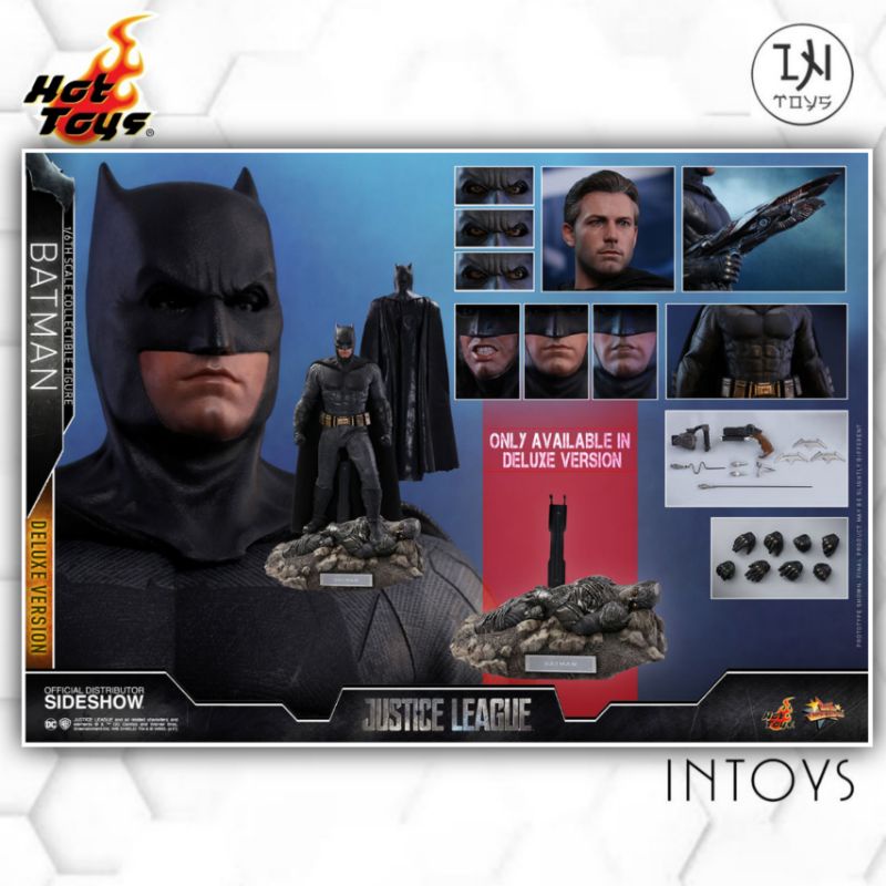 The Batman: Hot Toys Releases a Robert Pattinson Batman & Bat-Signal