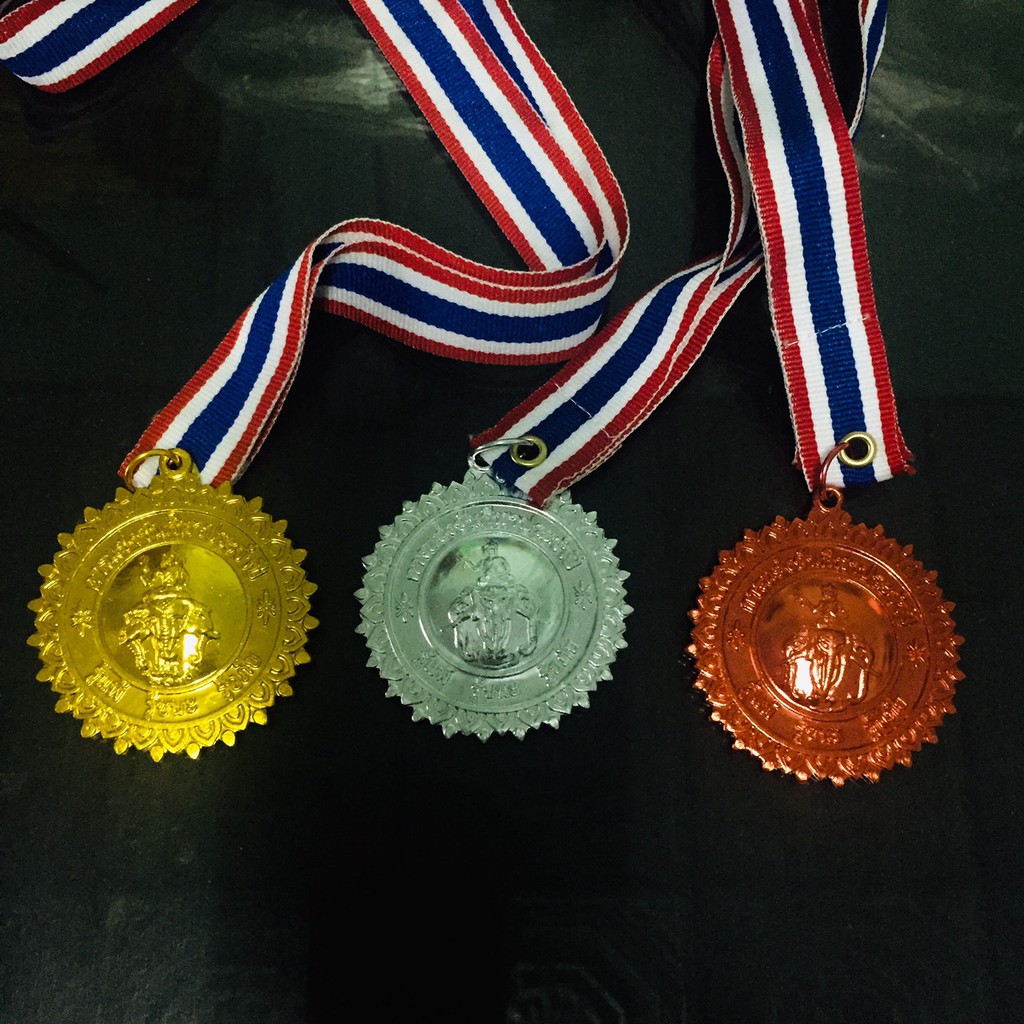 ต้นยวนสปอร์ต เหรียญรางวัล 12 บาท ทอง-เงิน-ทองแดง แถมสายคล้องคอลายธงชาติฟรี ขั้นต่ำสั่ง 3 อันถึงจะส่งนะครับ