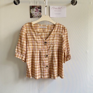 เสื้อครอปลายสกอต คอวี ผ้านุ่ม พร้อมส่ง