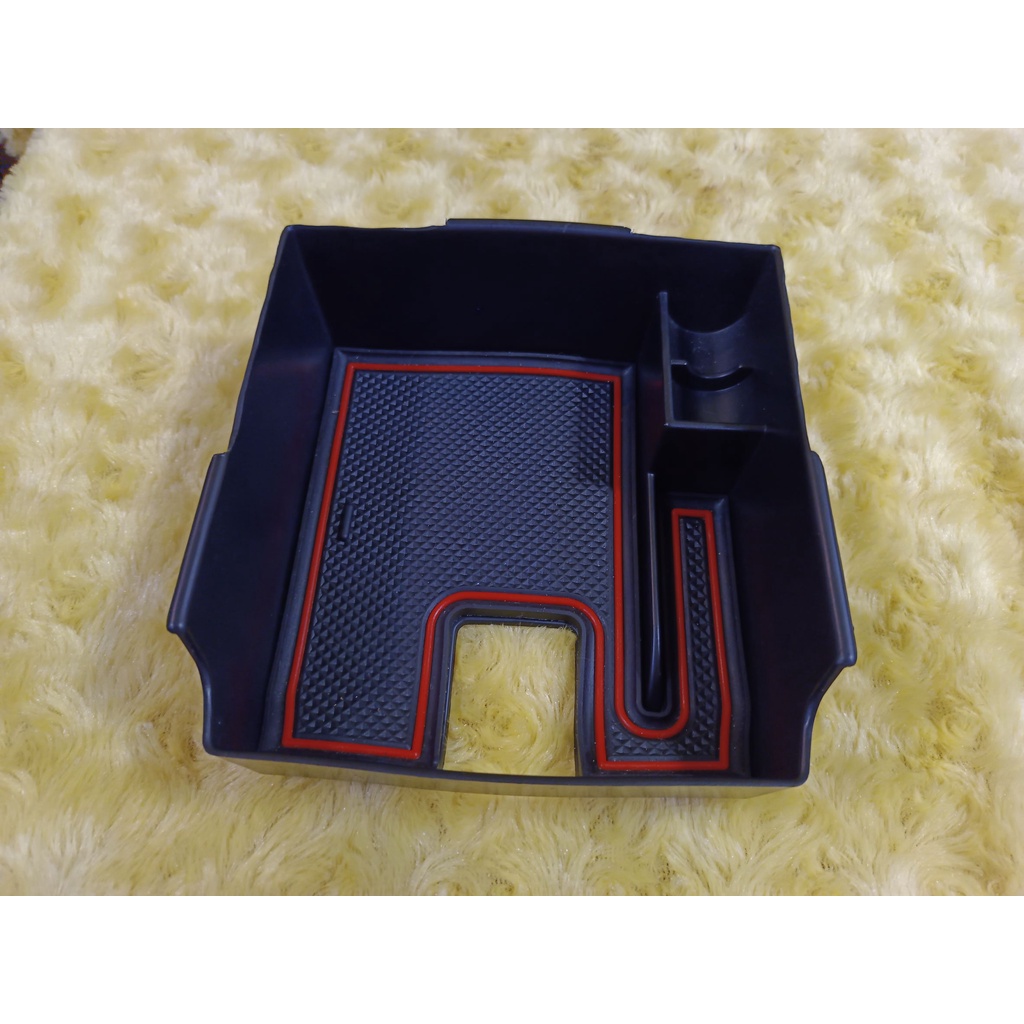 ถาดรองกล่องเก็บของในที่พักแขน Corolla Cross