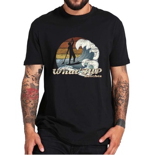 เสื้อผ้าผชเสื้อยืดแขนสั้นลําลอง ผ้าฝ้าย 100% พิมพ์ลาย Whats Up Beaches Stand Up Paddle Surfer สไตล์เรโทร สําหรับผู้ชายS