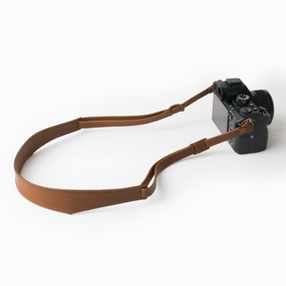 labrador WALKER camera strap M#2 สายกล้องแบบคล้องคอ (LAA129)