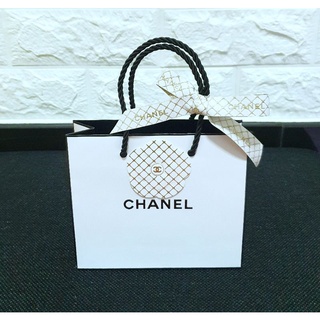 ถุงแบรนด์เนม CHANEL ขนาดเล็ก Size S พร้อมริบบิ้นCHANEL+ดอกคามิเลีย ครบเซ็ท ของแท้💯%จากเคาน์เตอร์ไทยค่ะ