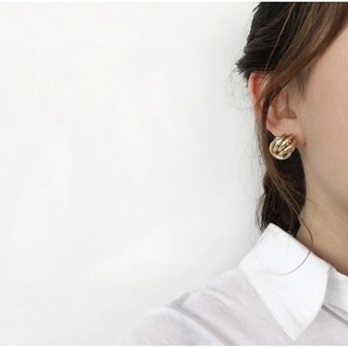 Knotted Earrings - 190 THB