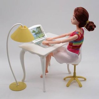 เฟอร์นิเจอร์ตุ๊กตาบาร์บี้โต๊ะคอมพิวเตอร์โต๊ะทำงาน  ตารางครอบครัว + เก้าอี้ + โคมไฟโต๊ะ + อุปกรณ์ของเล่นคอมพิวเตอร์