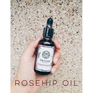 Organic Rosehip Oilน้ำมันจากผลกุหลาบ 100%ช่วยลดริ้วรอยและฝ้ากระจุดด่างดำ