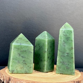 หยกเนฟไฟรต์ ทรงแท่ง (Nephrite Jade Tower)