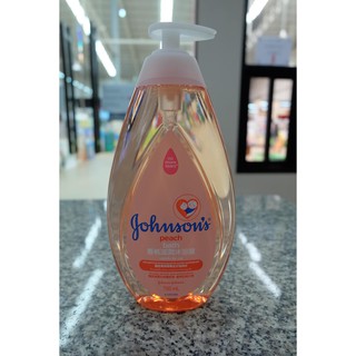 Johnsons Peach Bath 750 ml มีส่วนผสมของมอยส์เจอร์ไรเซอร์เข้มข้น