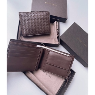 Bottega wallet สีน้ำตาลเข้ม มีช่องใส่บัตร ใส่เหรียญครบ