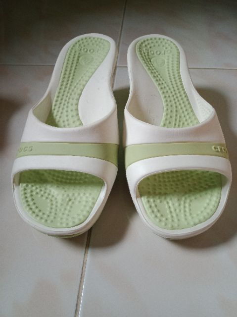 Crocs Comfort (แท้)w7 สีเขียวขาวแท้มือสอง