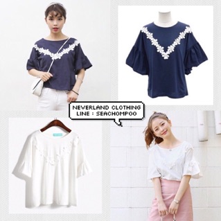 เสื้อแขนสั้นชายระบายถึงศอก ตรงอกปักดอกไม้เป็นตัววี ใส่ดูดี งานสวย ใส่เข้าชุดง่าย