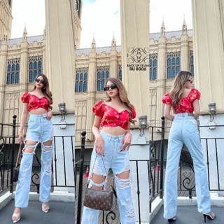 BU8006กางเกงยีนส์ เอวสูง ทรงกระบอกตรง ผ้าไม่ยืด cotton 100%  แต่งขาดเซอร์ ๆ 
เฟดสี อ่อน ซีด ทรงสวยเป๊ะ  แมตช์ได้หลายลุค