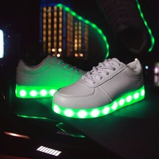 𝐏𝐫𝐞-𝐨𝐫𝐝𝐞𝐫 (พร้อมส่ง ขาว 34=1) พรีออเดอร์รองเท้า Led เปลี่ยนไฟได้ 7 สี size 35-45