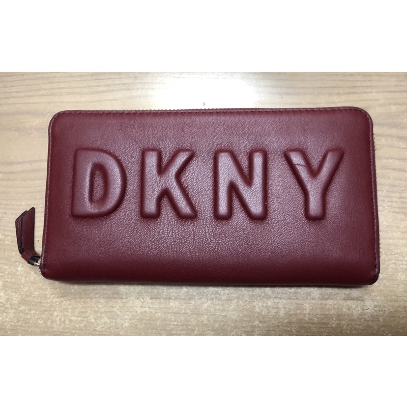 กระเป๋าสตางค์ใบยาว DKNY