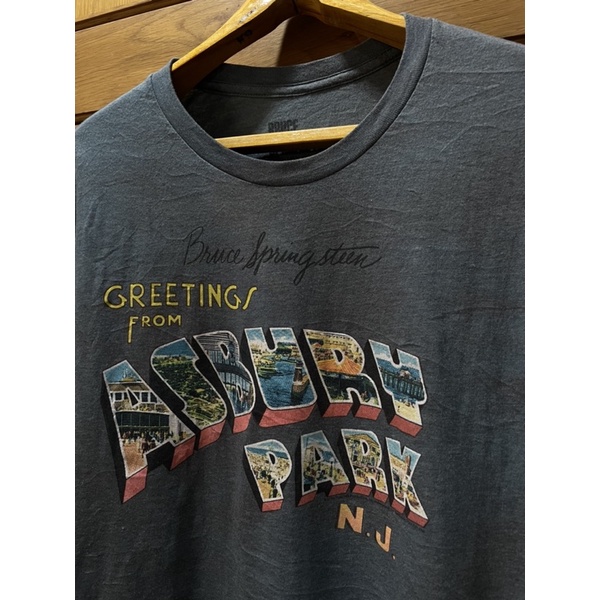 เสื้อวงมือสอง BRUCE SPRINGSTEEN GREETINGS FROM ASBURY PARK N.J. (2016) Size XL มือ2