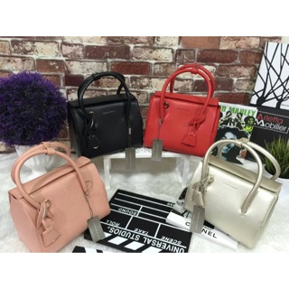 กระเป๋า CHARLES &amp; KEITH MAGNETIC CLOSURE CITY BAG