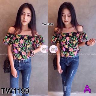 เสื้อเปิดไหล่ลายดอกไม้ TW1199