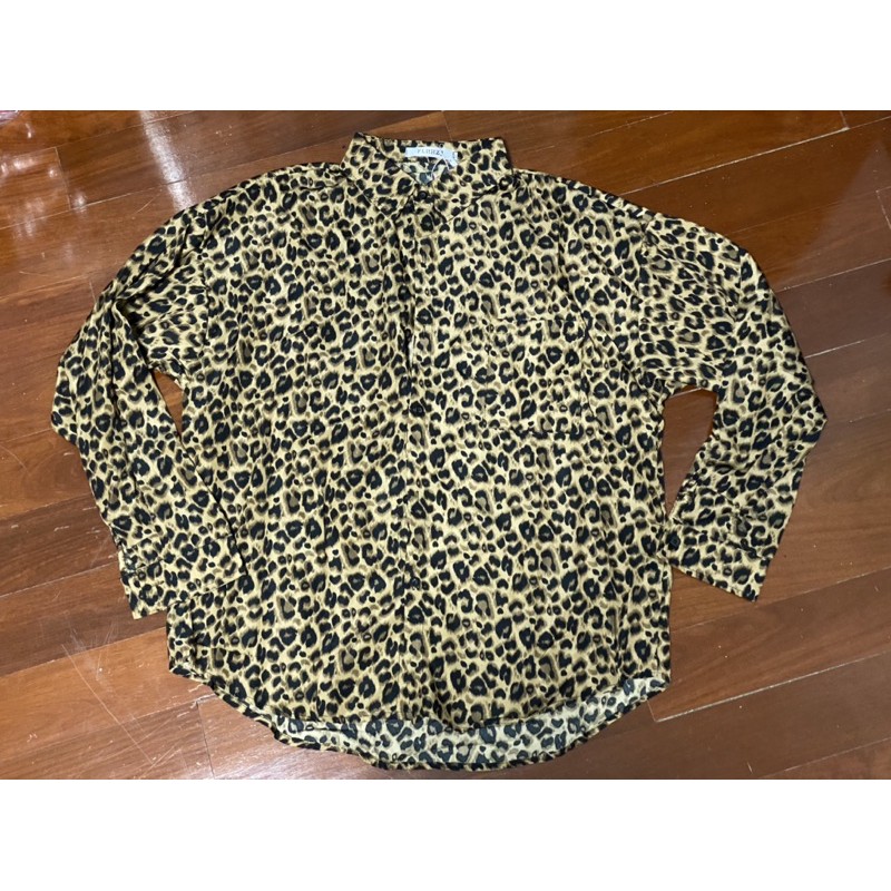 เสื้อเชิ้ตผู้ชายผ้าพริ้วลายเสือดาว