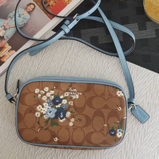 (ผ่อน0%)กระเป๋าสะพายข้าง CROSSBODY POUCH IN SIGNATURE CANVAS  F72428 KHAKI BLUE MULTI/SILVER 2ซิป ลายซี สีฟ้า ลายดอกไม้