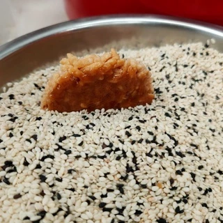 ข้าวแต๋นน้ำตาลทูโทนงา