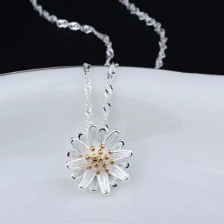 สร้อยคอเดซี่ • Daisy Necklace