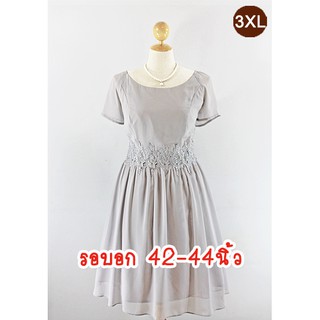 E1912-4-3XL-ชุดเดรสคนอ้วน สีเทา ผ้าชีฟอง คอกลมปาด มีแขน ประดับลูกไม้และเพชรใต้อก กระโปรงจับจีบ