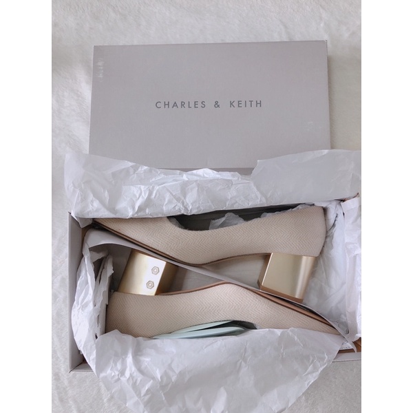 รองเท้า CHARLES & KEITH